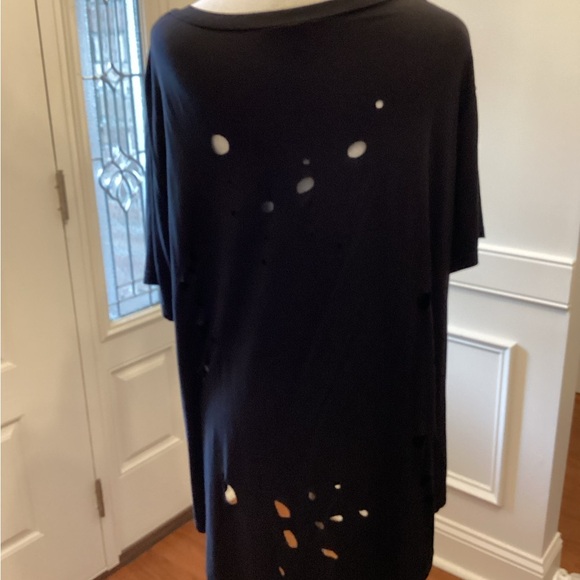 Crisscross Front Distressed Top - Picture 6 of 6